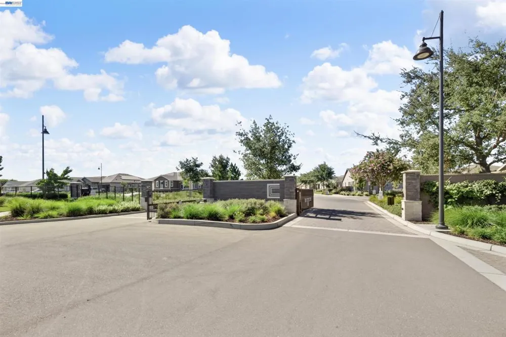 619 Heathridge Street Manteca, CA 95336