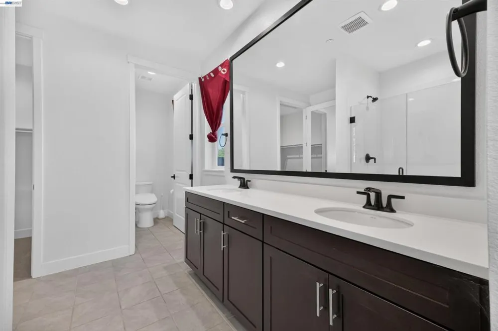 619 Heathridge Street Manteca, CA 95336