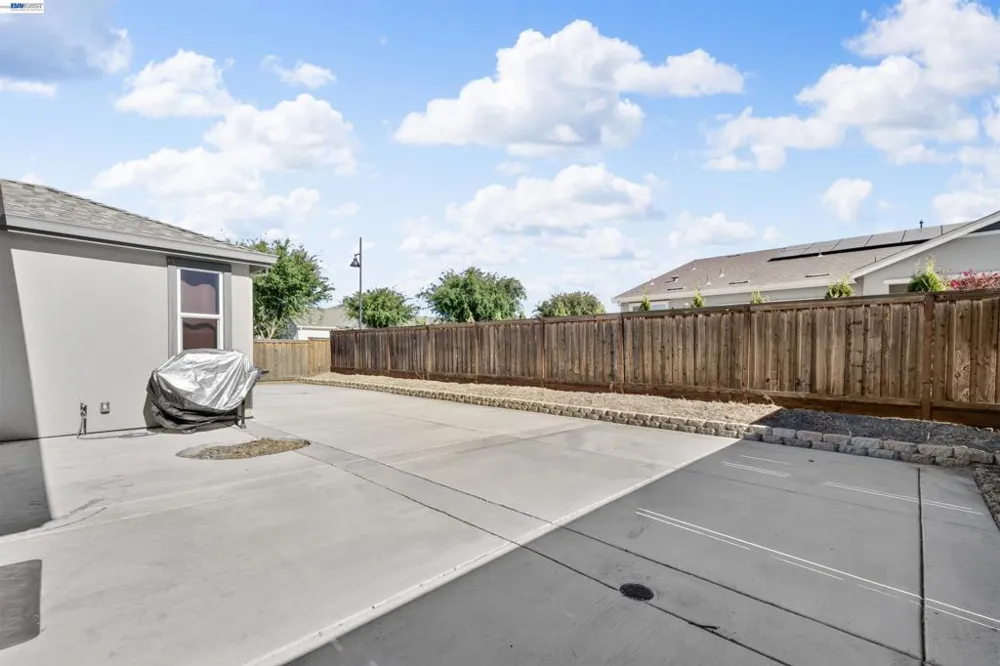 619 Heathridge Street Manteca, CA 95336
