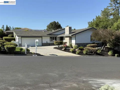 174 Town And Country Dr