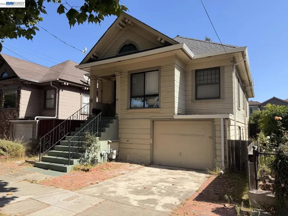 2105 Encinal Ave Alameda, CA 94501