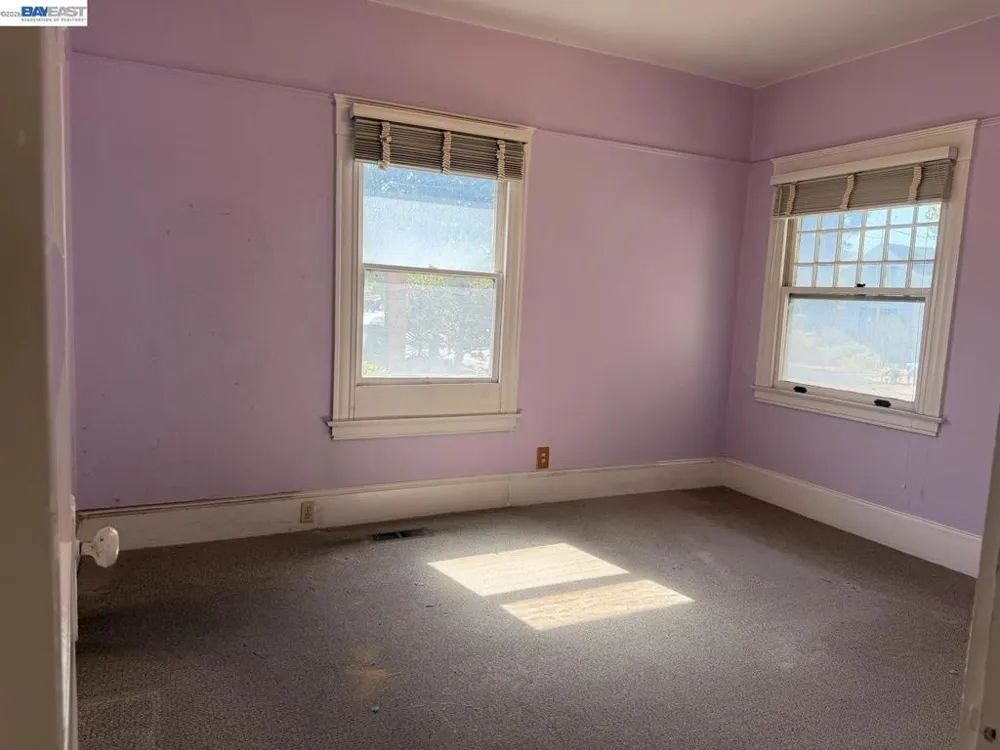 2105 Encinal Ave Alameda, CA 94501