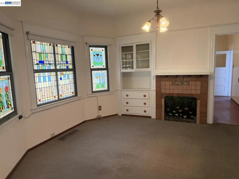 2105 Encinal Ave Alameda, CA 94501