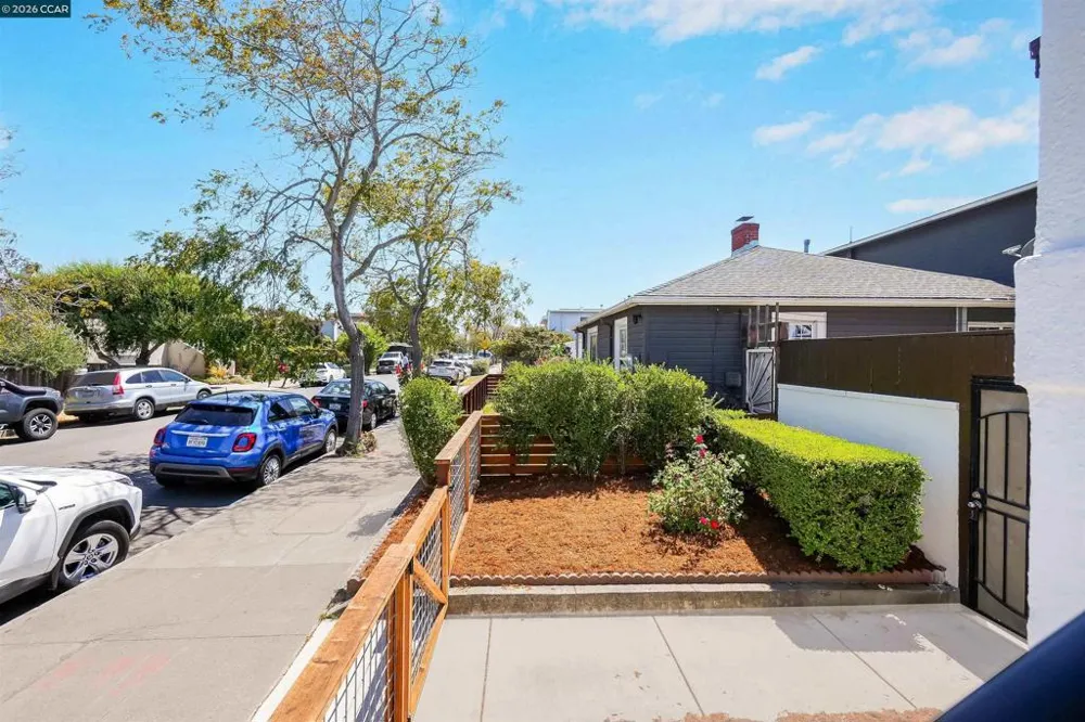 1300 Kains Ave Berkeley, CA 94702