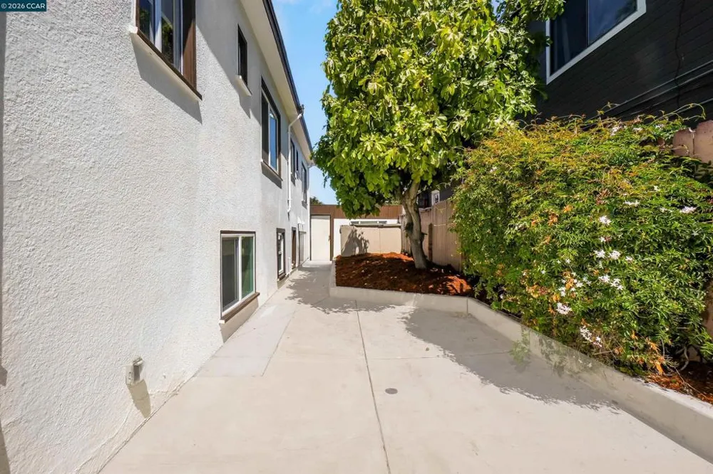 1300 Kains Ave Berkeley, CA 94702