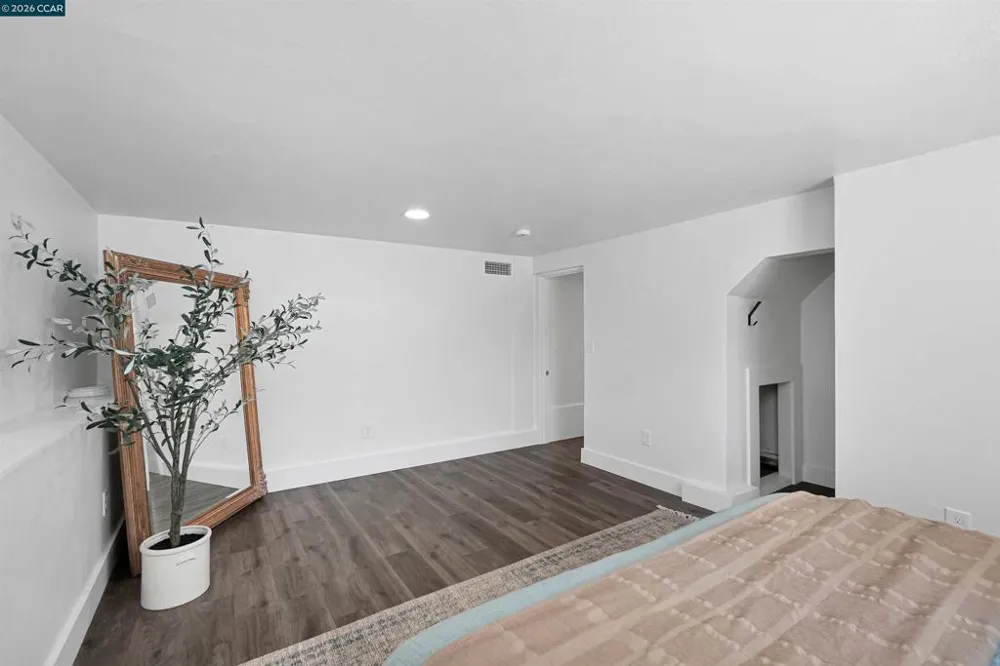 1300 Kains Ave Berkeley, CA 94702