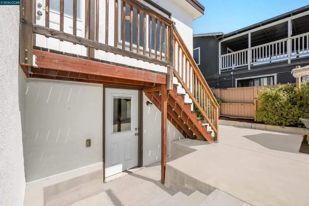 1300 Kains Ave Berkeley, CA 94702