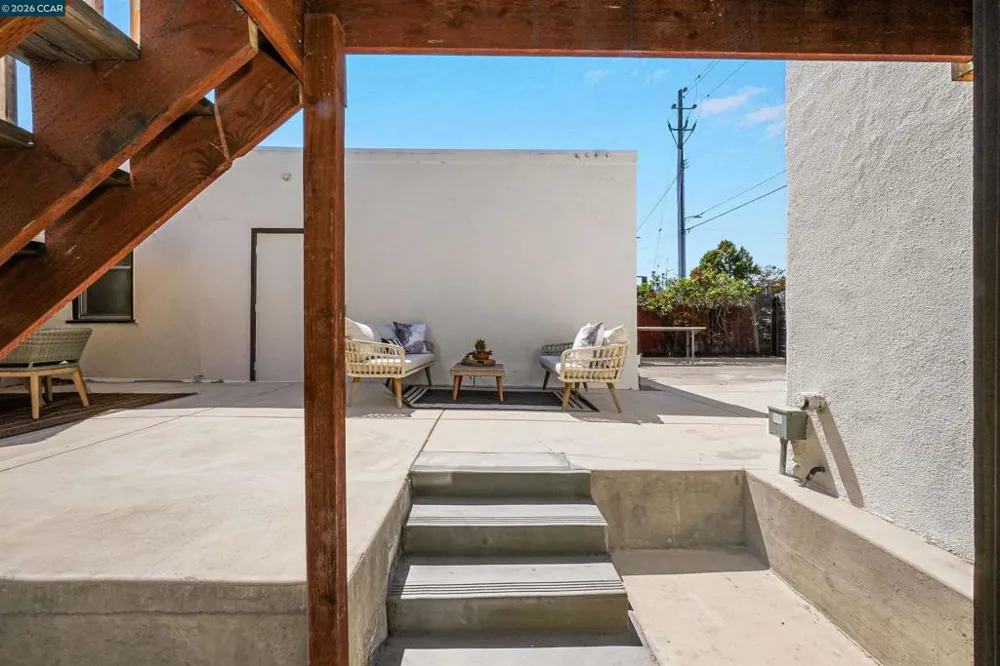1300 Kains Ave Berkeley, CA 94702