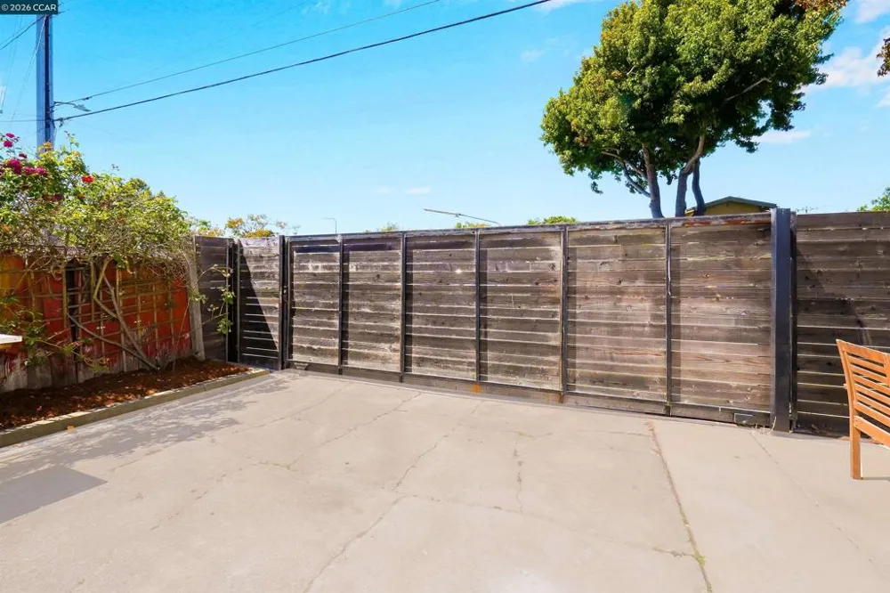 1300 Kains Ave Berkeley, CA 94702