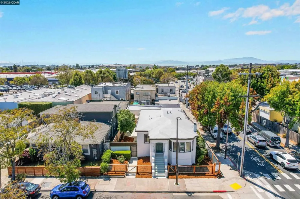 1300 Kains Ave Berkeley, CA 94702