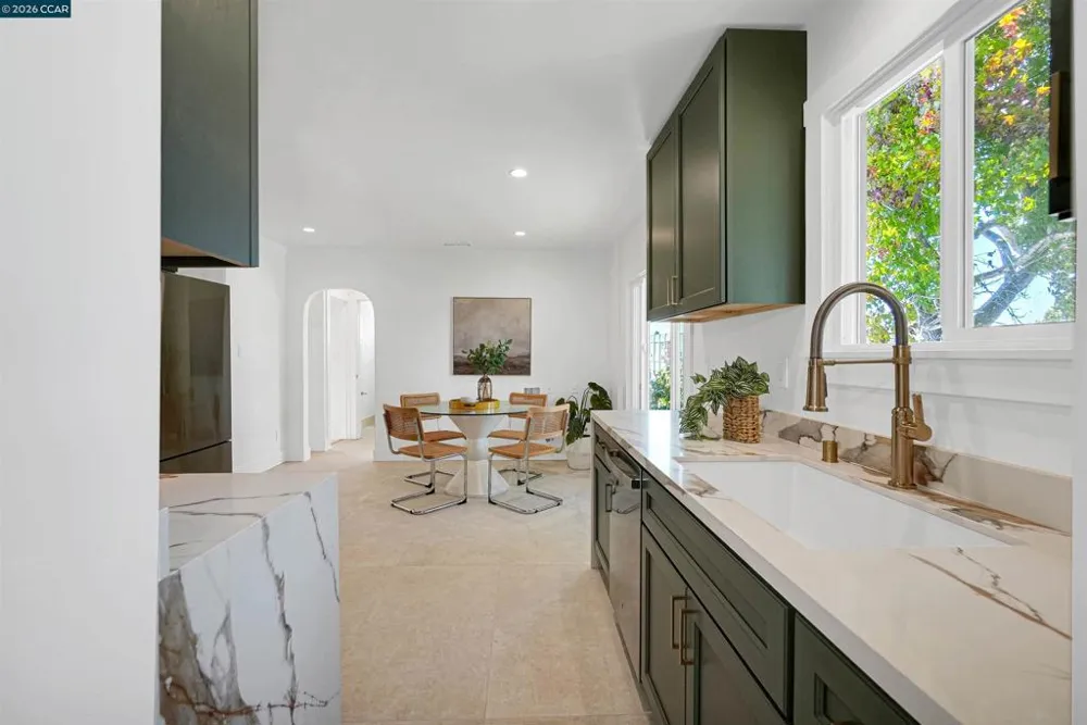 1300 Kains Ave Berkeley, CA 94702