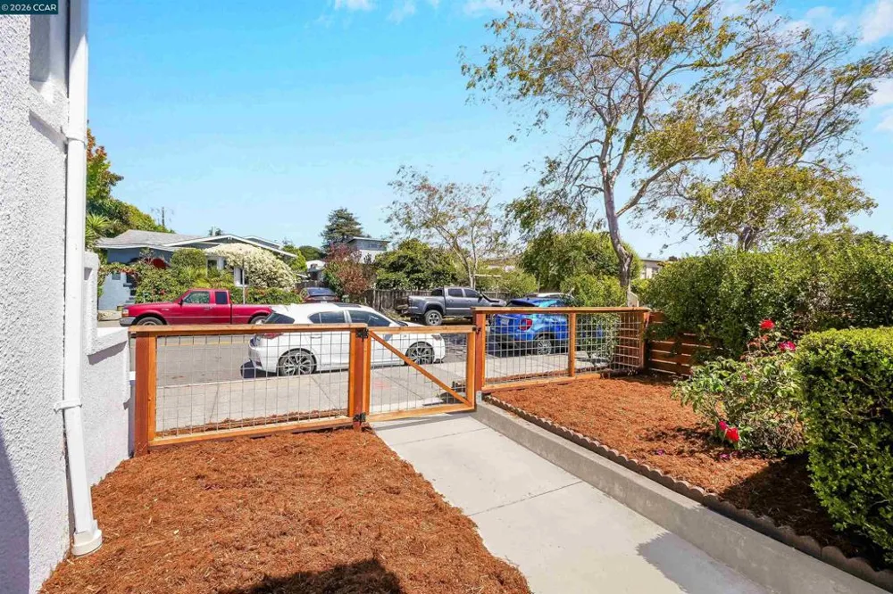 1300 Kains Ave Berkeley, CA 94702