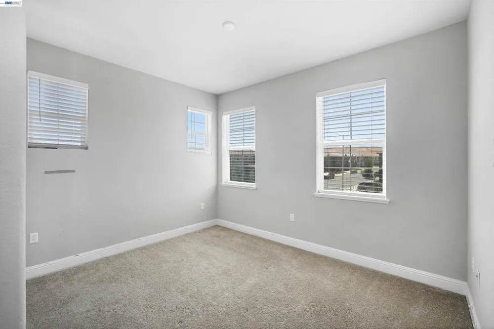 3001 Aragon Dr Pittsburg, CA 94565
