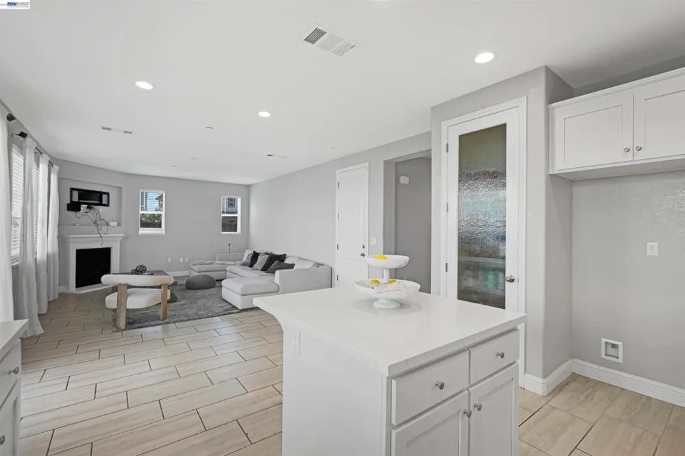 3001 Aragon Dr Pittsburg, CA 94565