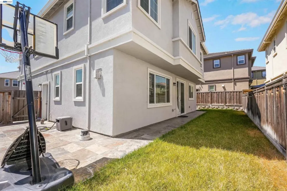 3001 Aragon Dr Pittsburg, CA 94565