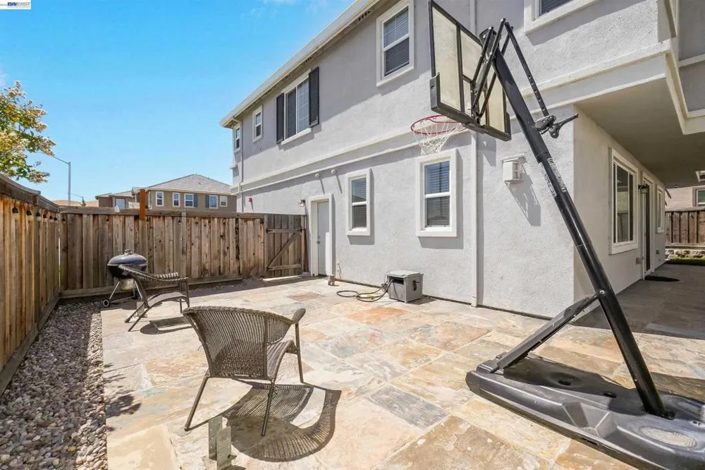 3001 Aragon Dr Pittsburg, CA 94565