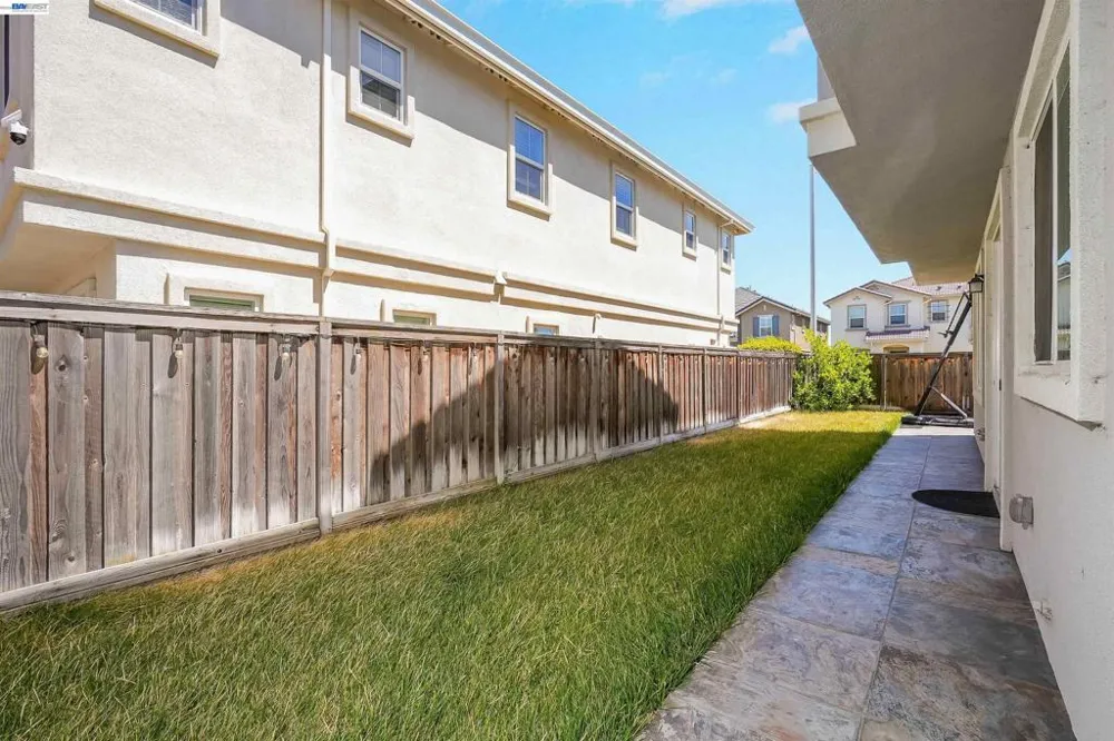 3001 Aragon Dr Pittsburg, CA 94565