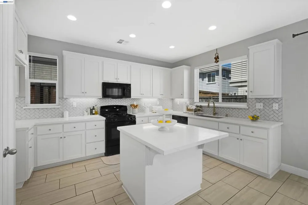 3001 Aragon Dr Pittsburg, CA 94565