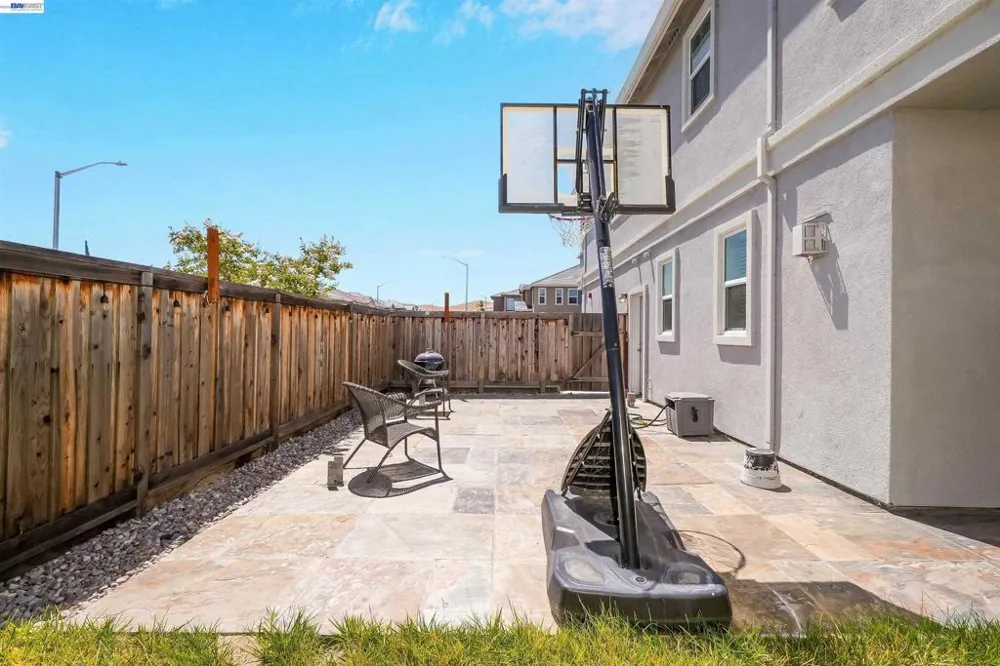 3001 Aragon Dr Pittsburg, CA 94565