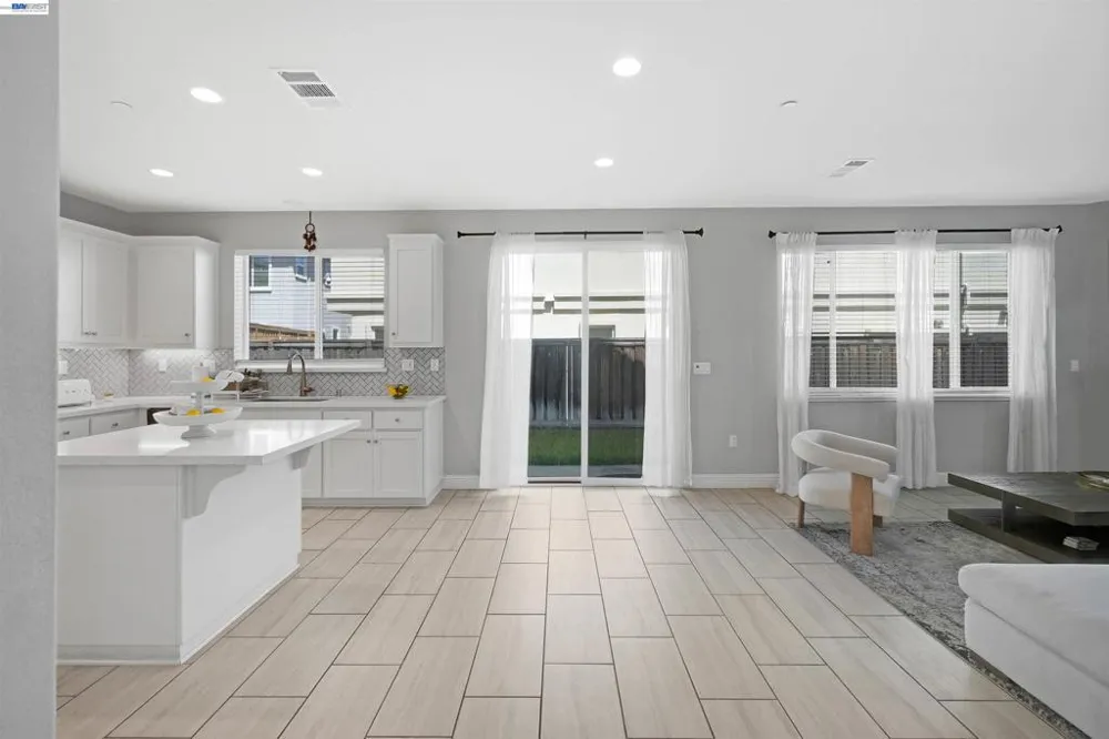 3001 Aragon Dr Pittsburg, CA 94565