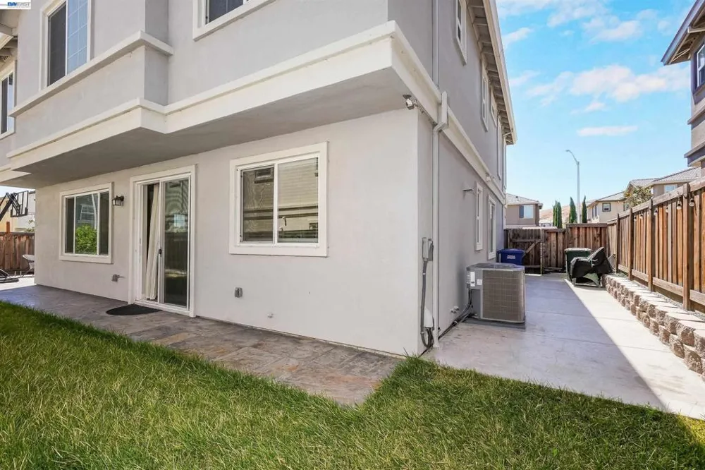 3001 Aragon Dr Pittsburg, CA 94565