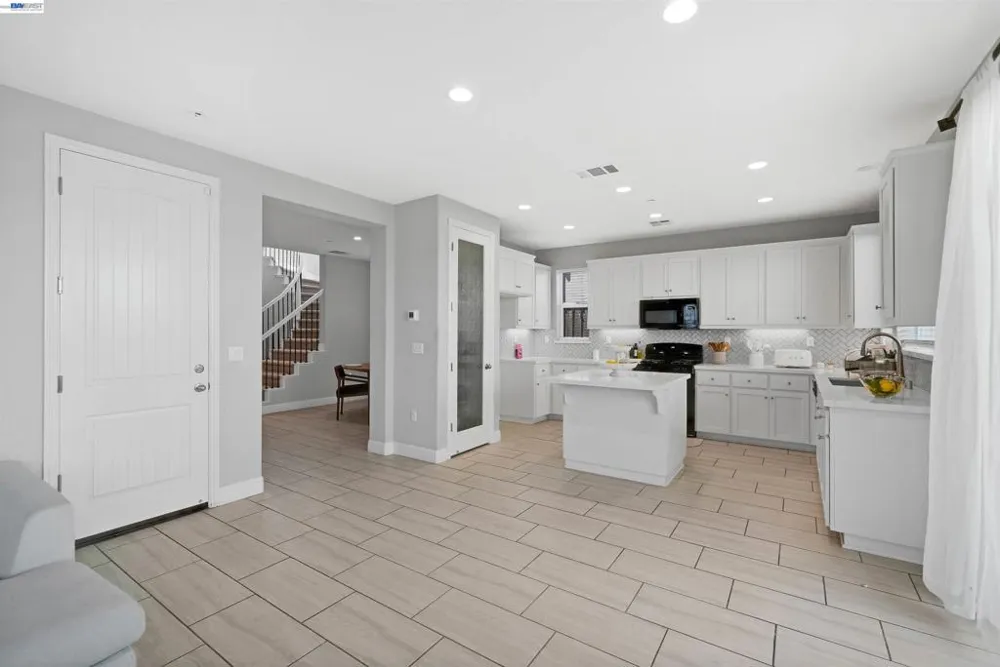 3001 Aragon Dr Pittsburg, CA 94565