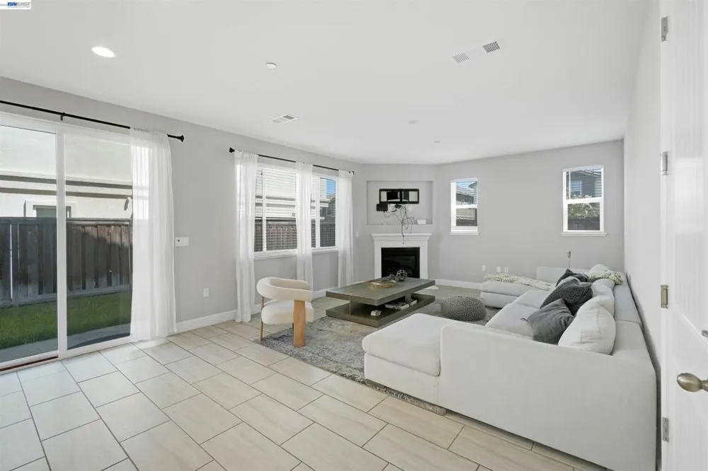 3001 Aragon Dr Pittsburg, CA 94565