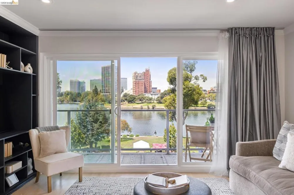 2316 Lakeshore Ave #8 Oakland, CA 94606
