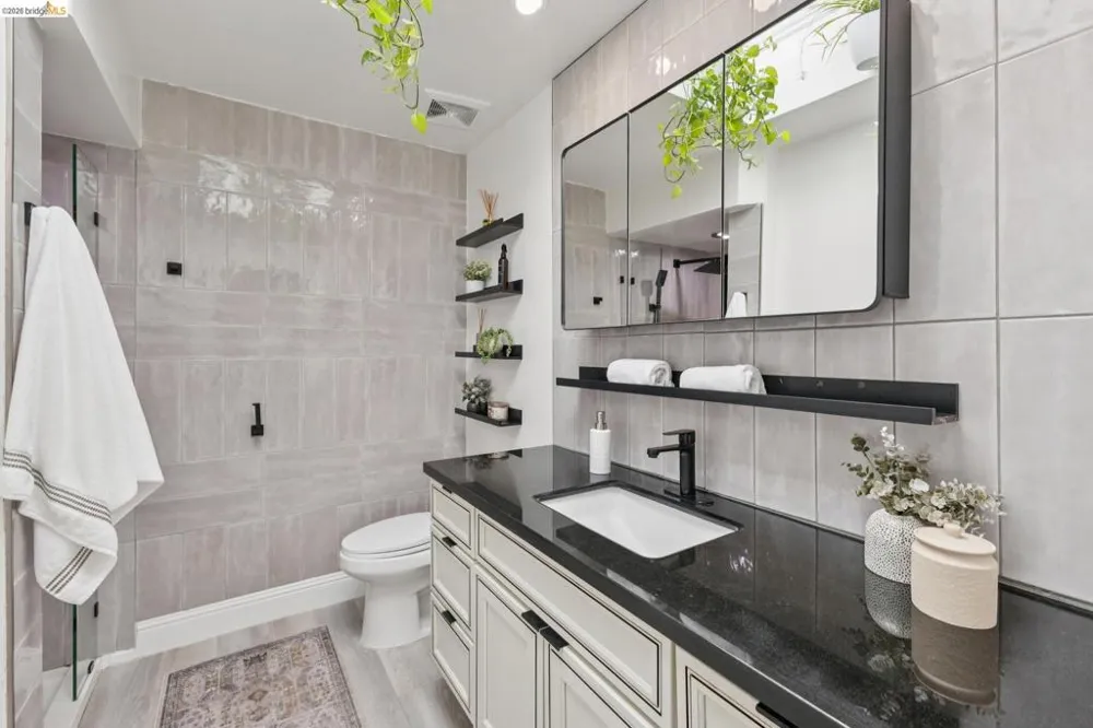 2316 Lakeshore Ave #8 Oakland, CA 94606