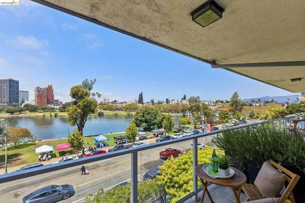 2316 Lakeshore Ave #8 Oakland, CA 94606