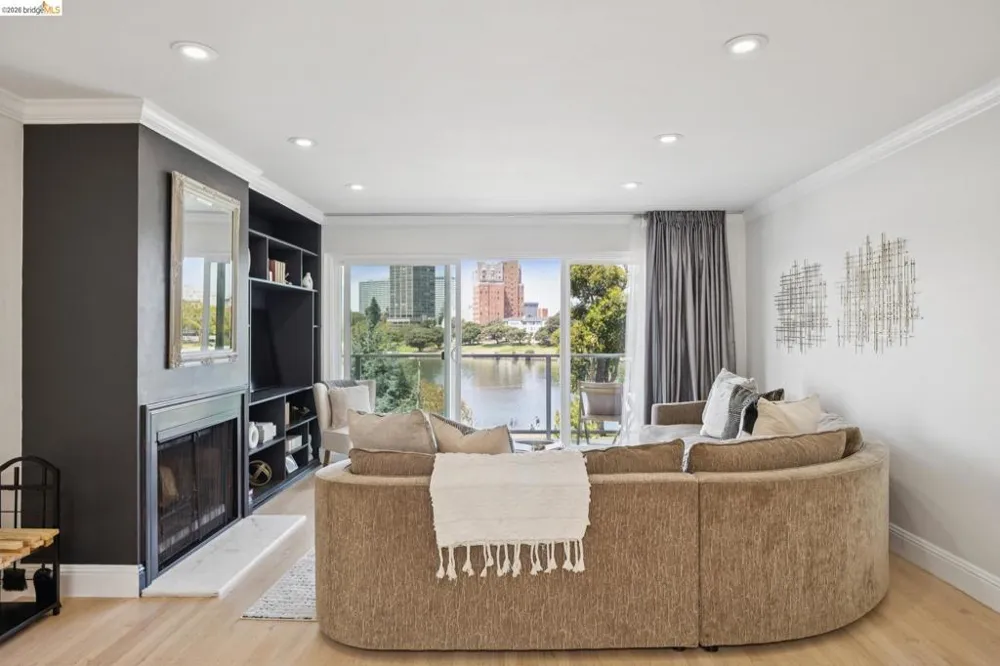 2316 Lakeshore Ave #8 Oakland, CA 94606