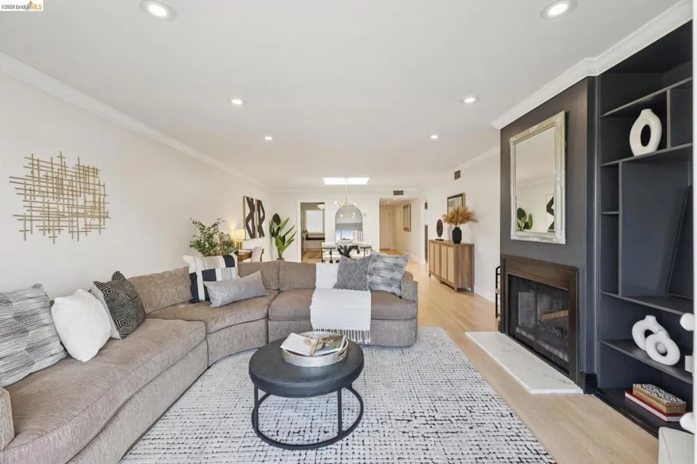 2316 Lakeshore Ave #8 Oakland, CA 94606