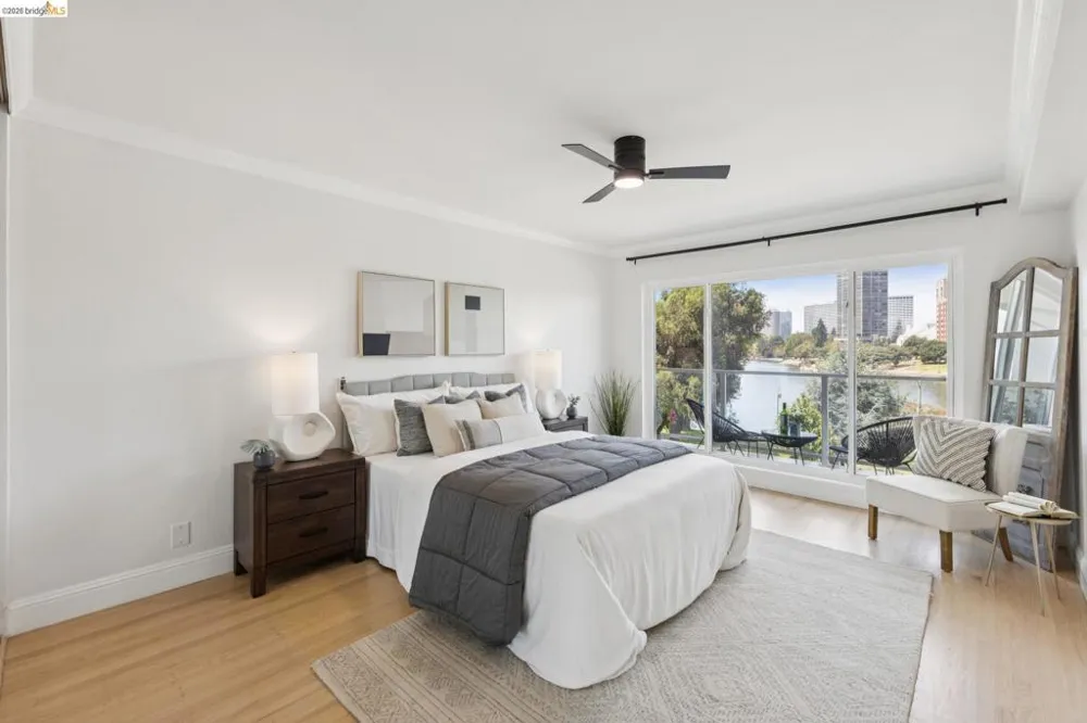 2316 Lakeshore Ave #8 Oakland, CA 94606