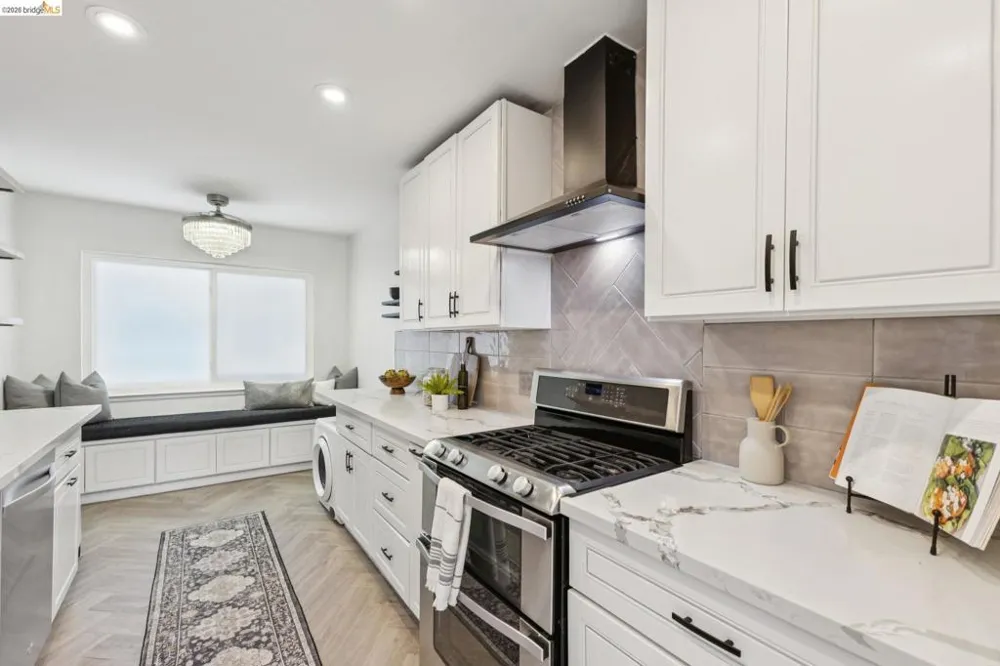 2316 Lakeshore Ave #8 Oakland, CA 94606