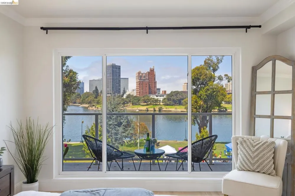 2316 Lakeshore Ave #8 Oakland, CA 94606