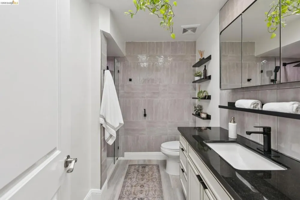 2316 Lakeshore Ave #8 Oakland, CA 94606