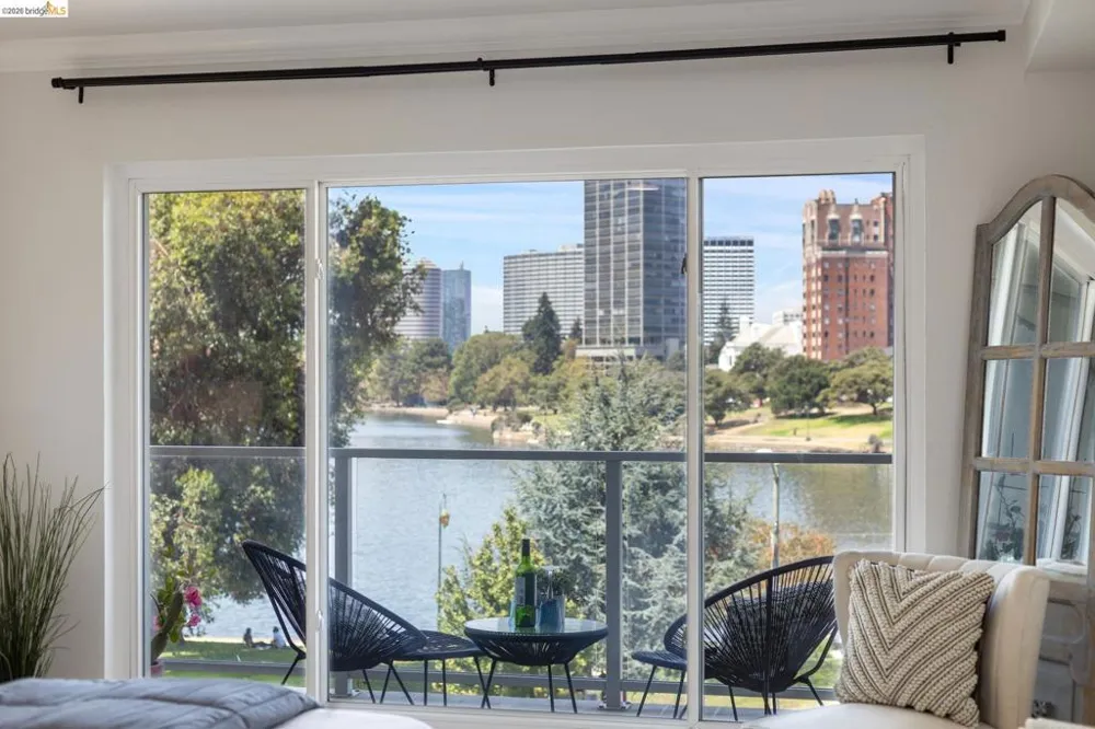 2316 Lakeshore Ave #8 Oakland, CA 94606