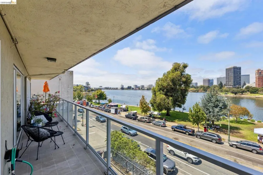 2316 Lakeshore Ave #8 Oakland, CA 94606