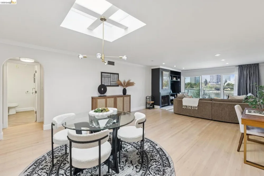 2316 Lakeshore Ave #8 Oakland, CA 94606