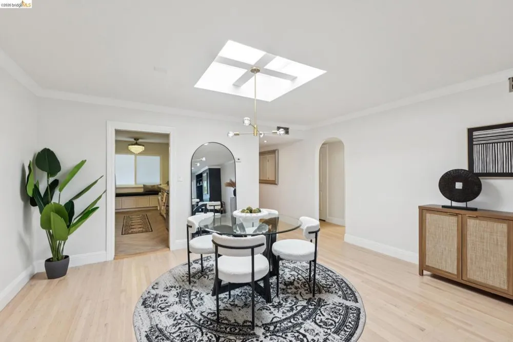 2316 Lakeshore Ave #8 Oakland, CA 94606