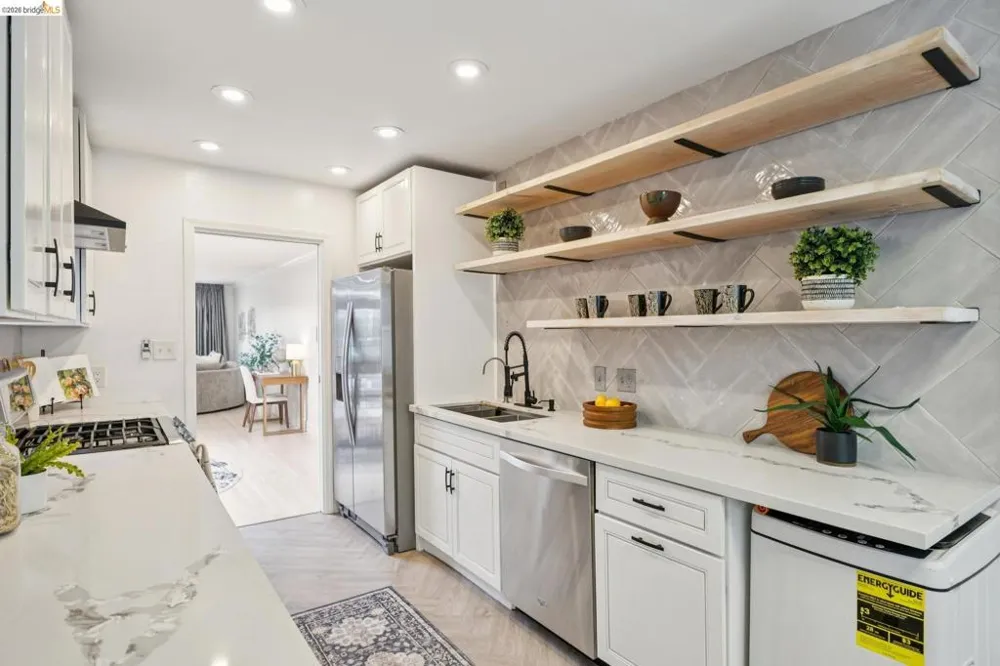 2316 Lakeshore Ave #8 Oakland, CA 94606