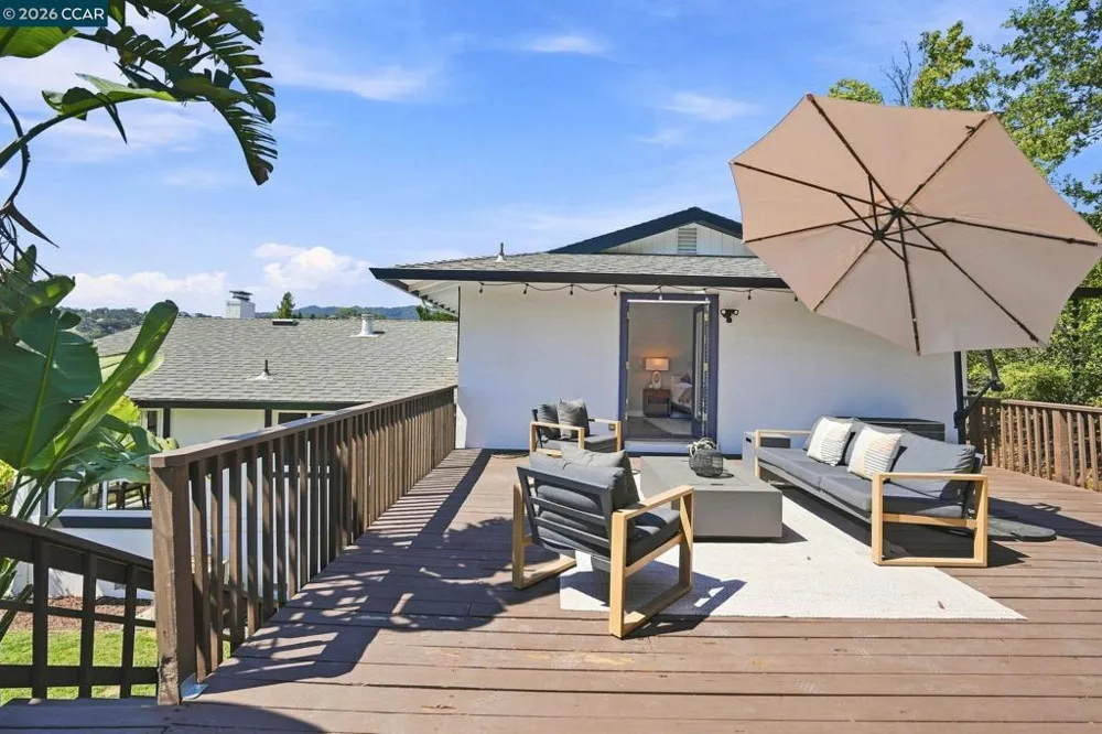 566 Webster Dr Martinez, CA 94553
