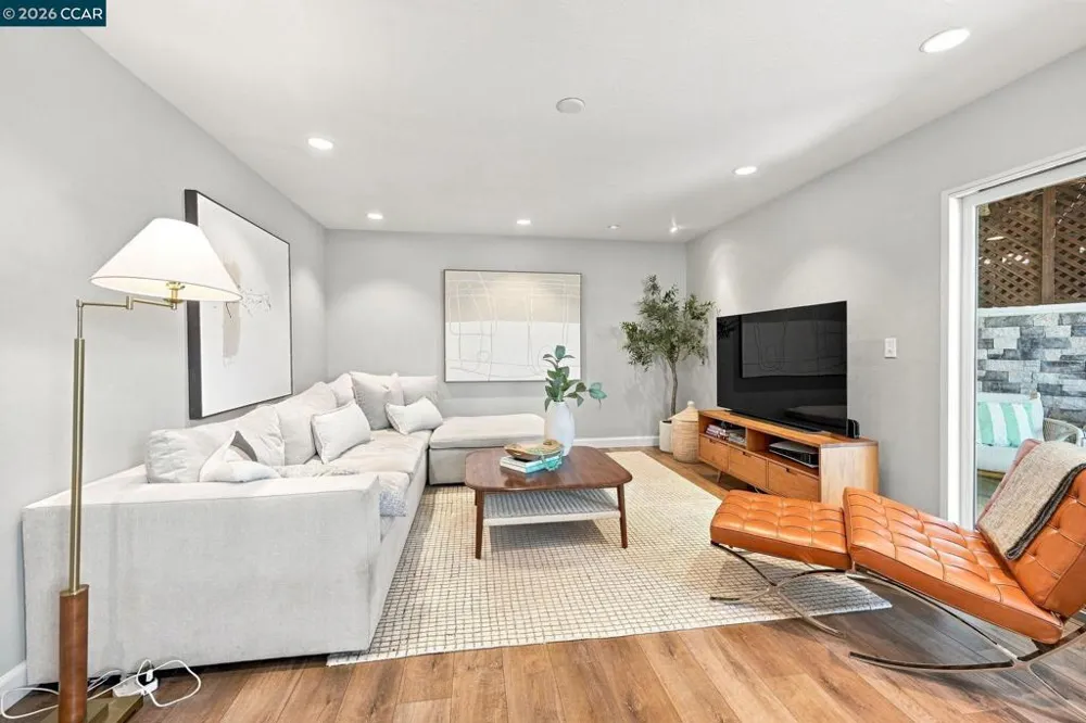 566 Webster Dr Martinez, CA 94553