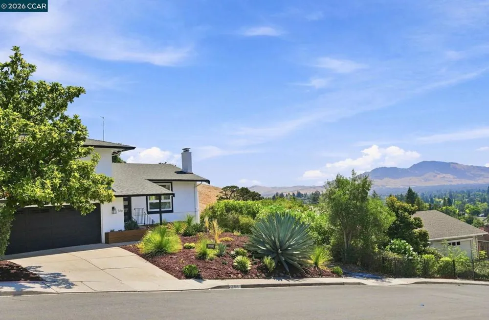566 Webster Dr Martinez, CA 94553