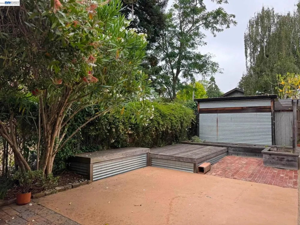 1260 63rd Emeryville, CA 94608