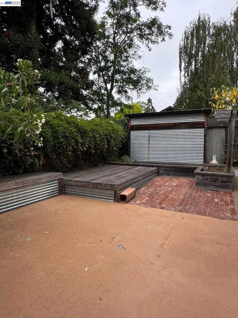 1260 63rd Emeryville, CA 94608