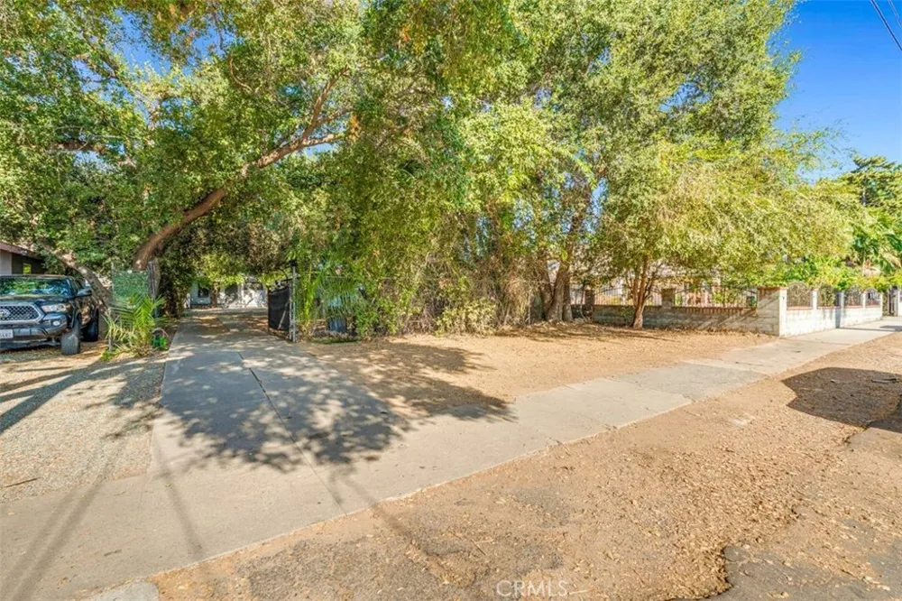 2081 Summit Altadena, CA 91001