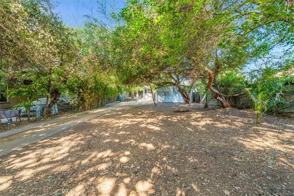 2081 Summit Altadena, CA 91001