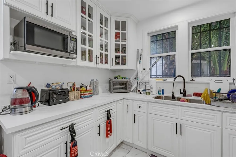 2081 Summit Altadena, CA 91001