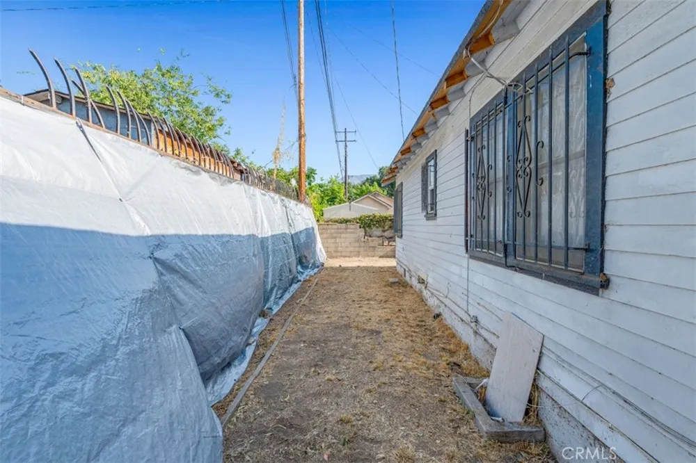 2081 Summit Altadena, CA 91001